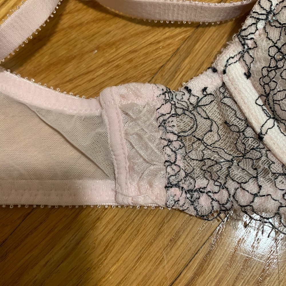 Victoria’s Secret Bra - Picture 5 of 7